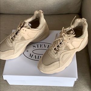 steve madden movement beige multi